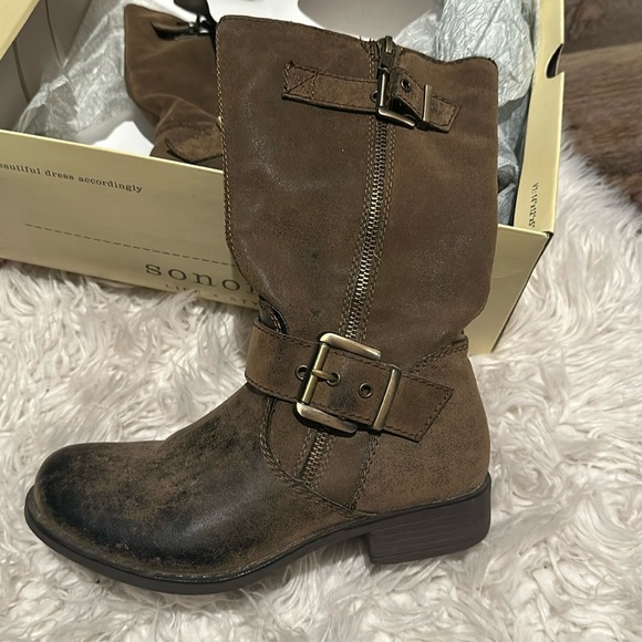 brown boots - Picture 1 of 3